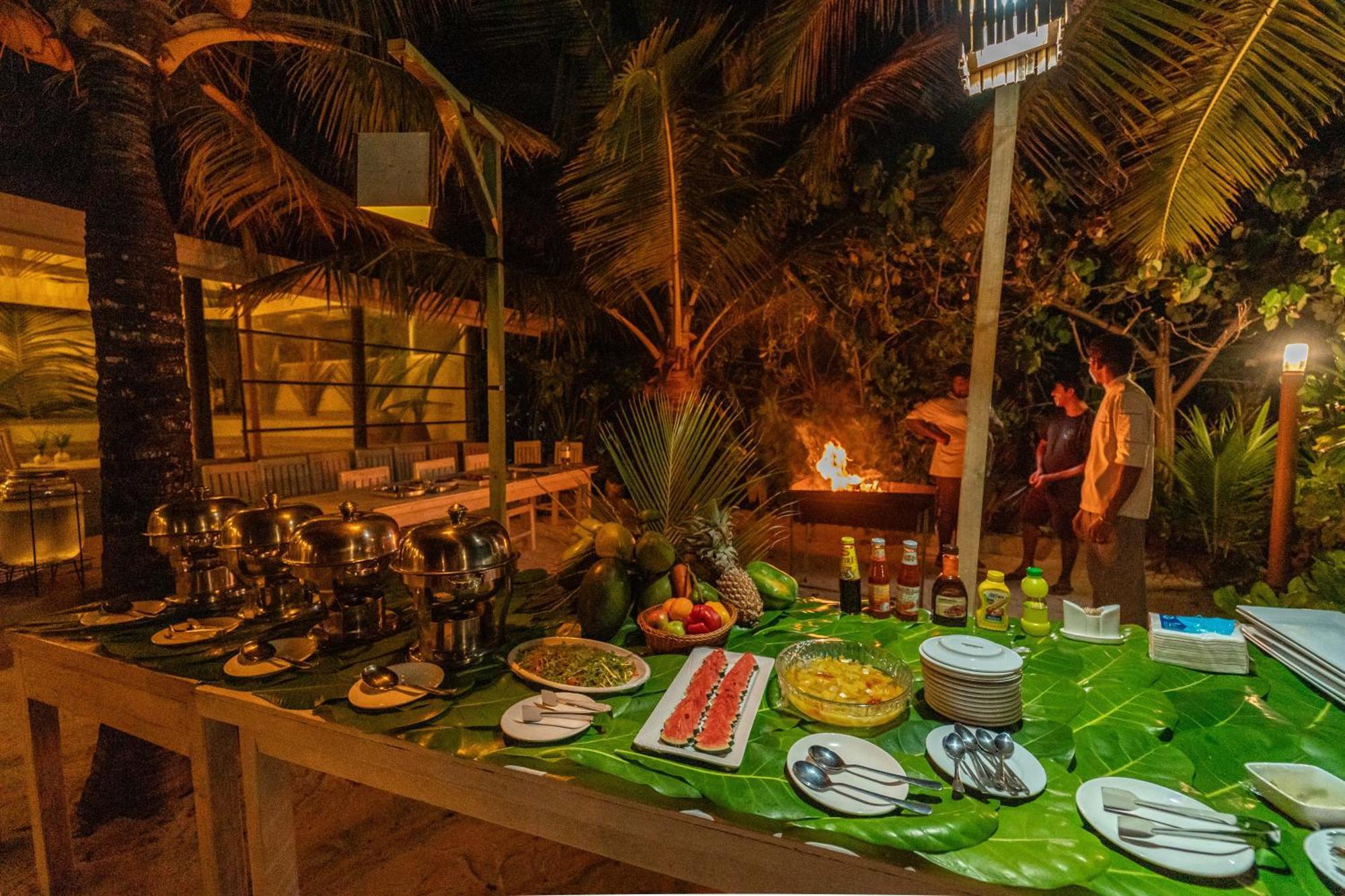 Tropical Tree Hotel Fehendhoo Екстериор снимка